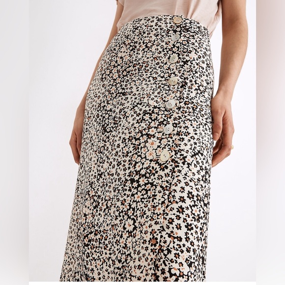 Madewell Dresses & Skirts - Madewell Side-Button Straight Midi Skirt in Daisy Groove